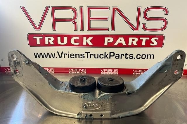 PETERBILT SUPPORT-ENGINE FRONT CAST ALUM 05-15046M002 PETERBILT SUPPORT-ENGINE FRONT CAST ALUM 05-15046M002