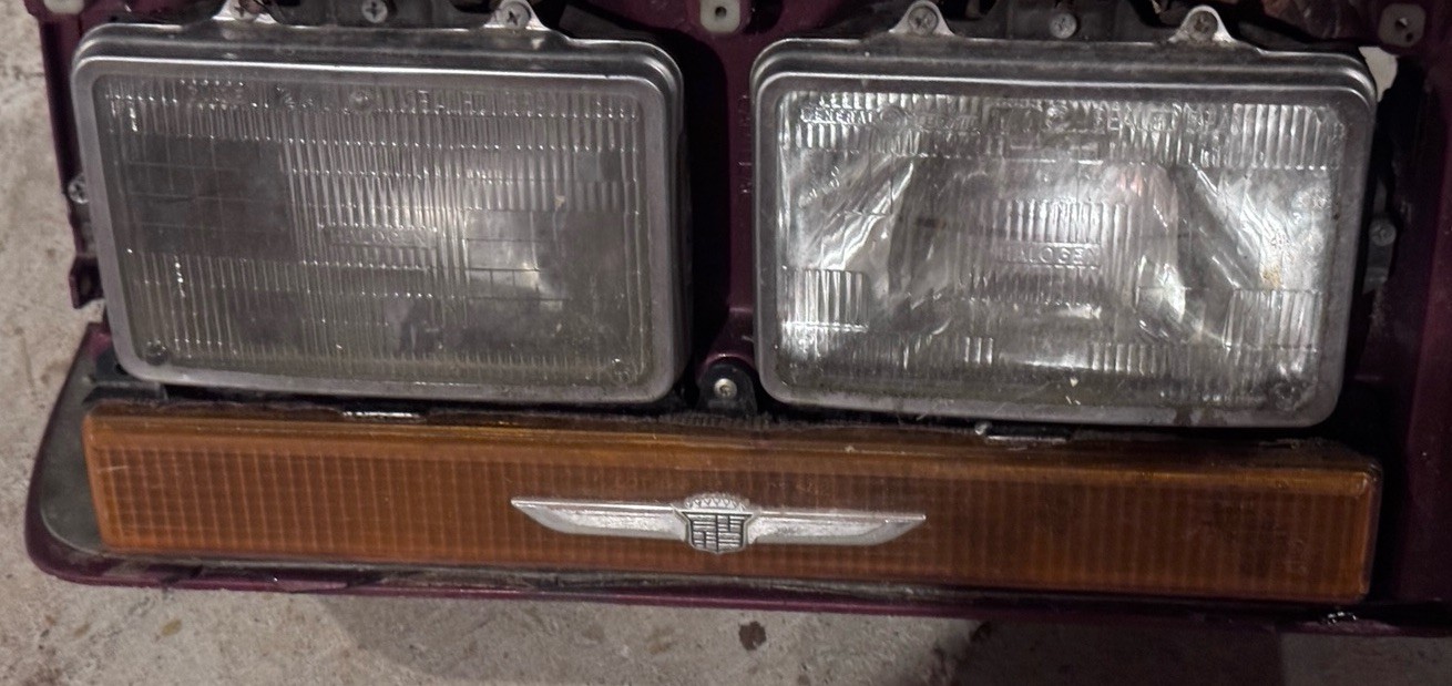1980-1989 Cadillac Fleetwood Brougham Parking Light Turn Signal Headlight X2 1980-1989 Cadillac Fleetwood Brougham Parking Light Turn Signal Headlight X2