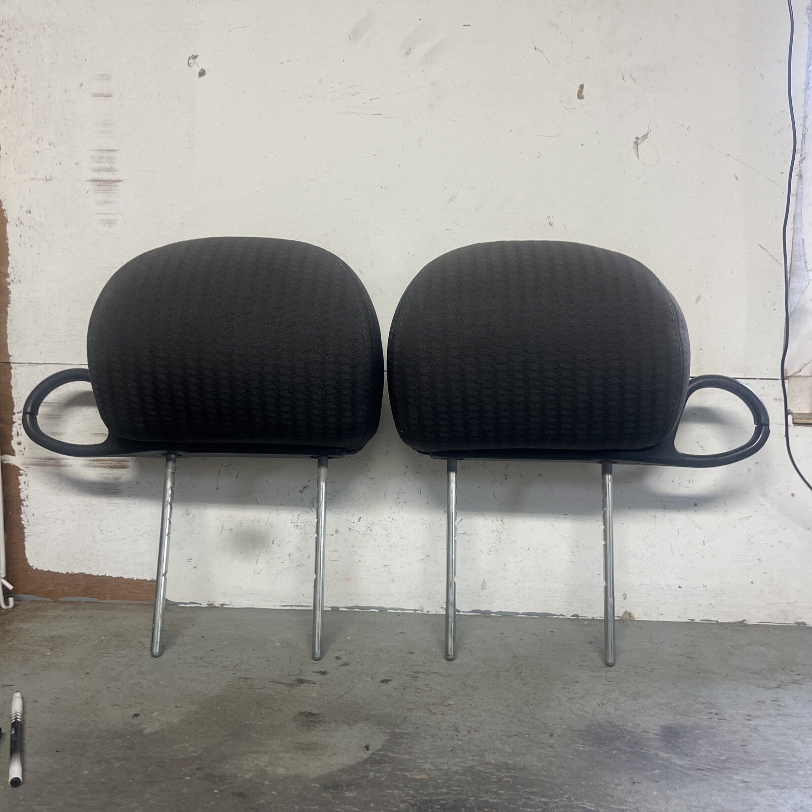2004 - 08 PT CRUISER CONVERTIBLE HEADREST Matching Left + Right Nice Rare