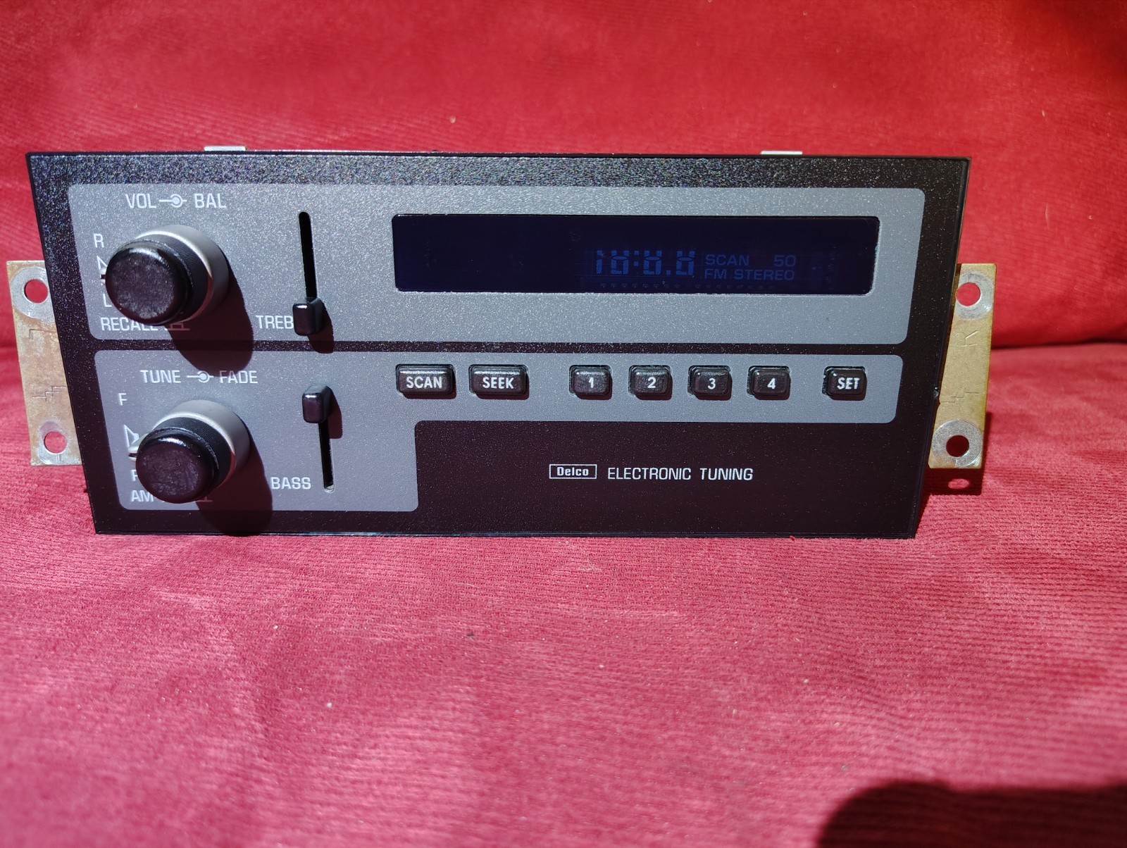 1989-1996 DELCO AM-FM Stereo Radio 16165881 OEM 1989-1996 DELCO AM-FM Stereo Radio 16165881 OEM