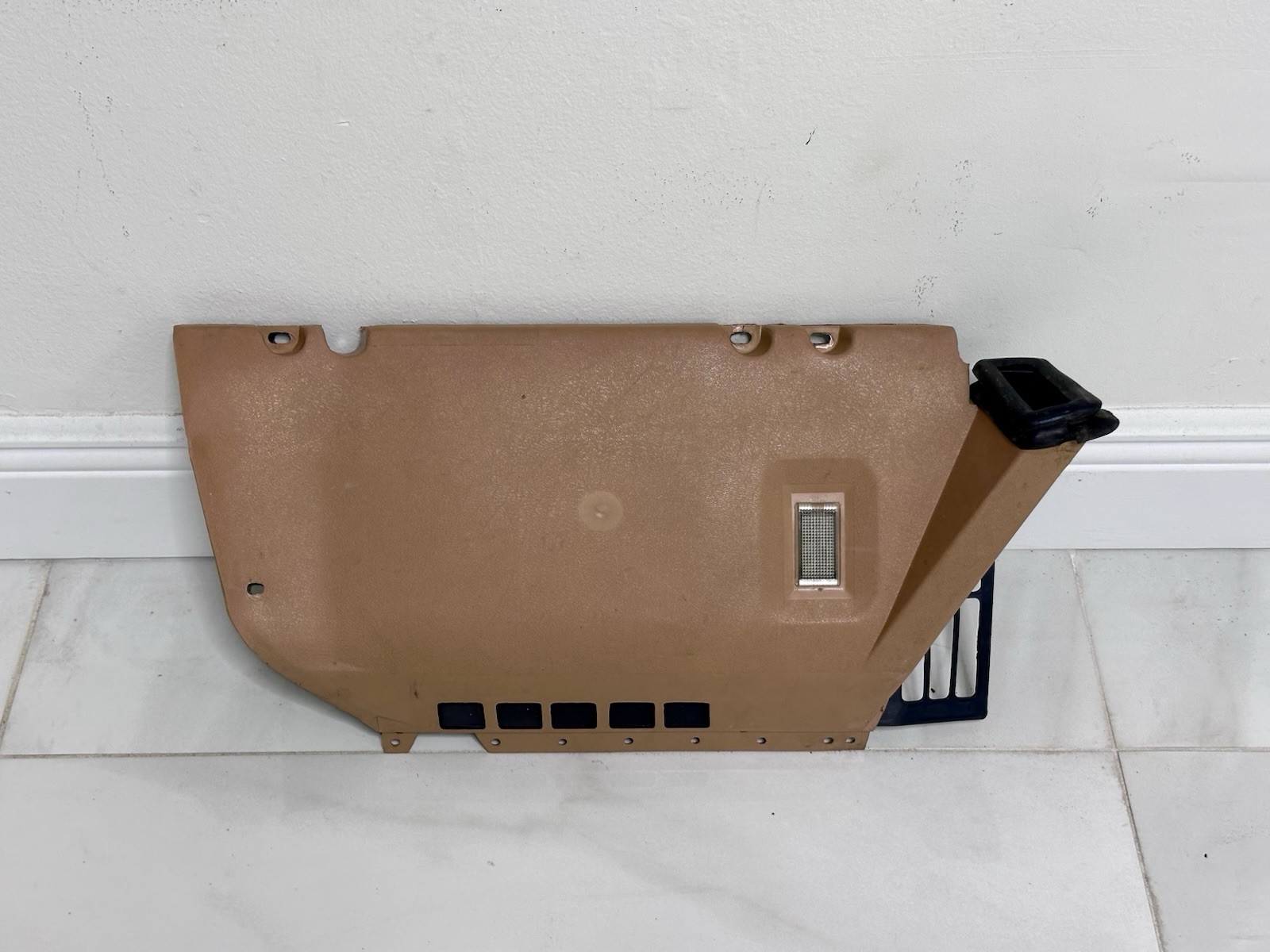 72-85 Mercedes R107 450SL SLC Palomino 38OSL RIGHT LOWER DASH Duct PANEL COVER