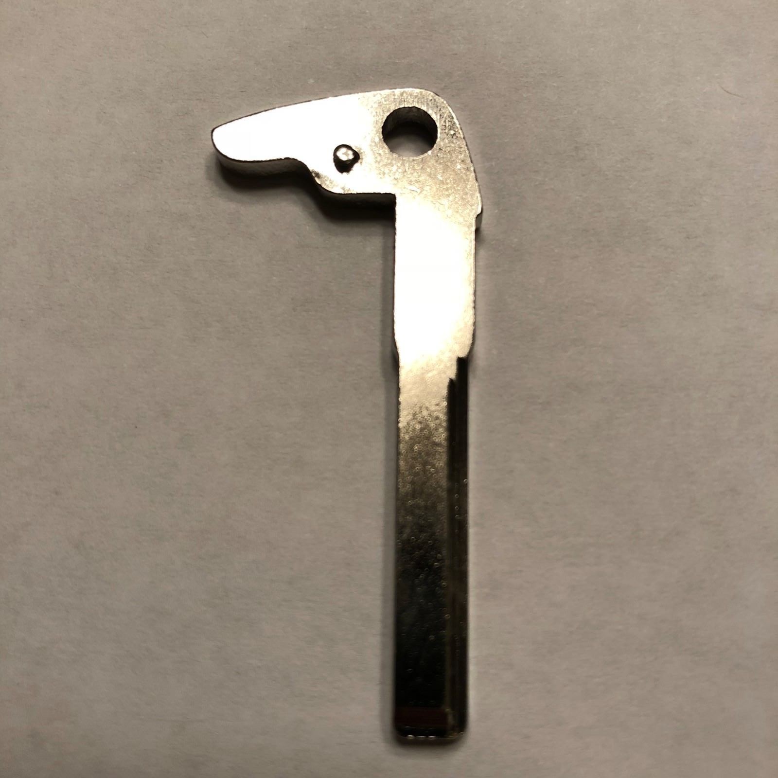 New Replacement Uncut Key Insert Emergency Blade For Mercedes IYZ3312 New Replacement Uncut Key Insert Emergency Blade For Mercedes IYZ3312