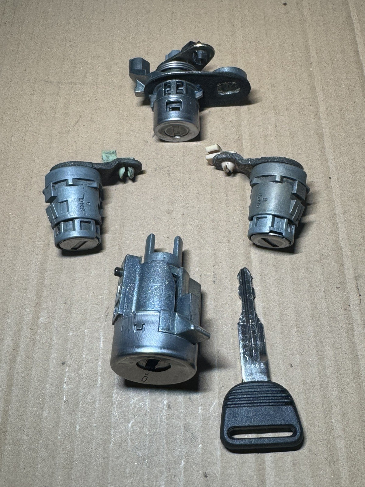 1999 2000 Honda Civic Si Ignition R&L doors trunk Lock Set Kit Lock Set one key 