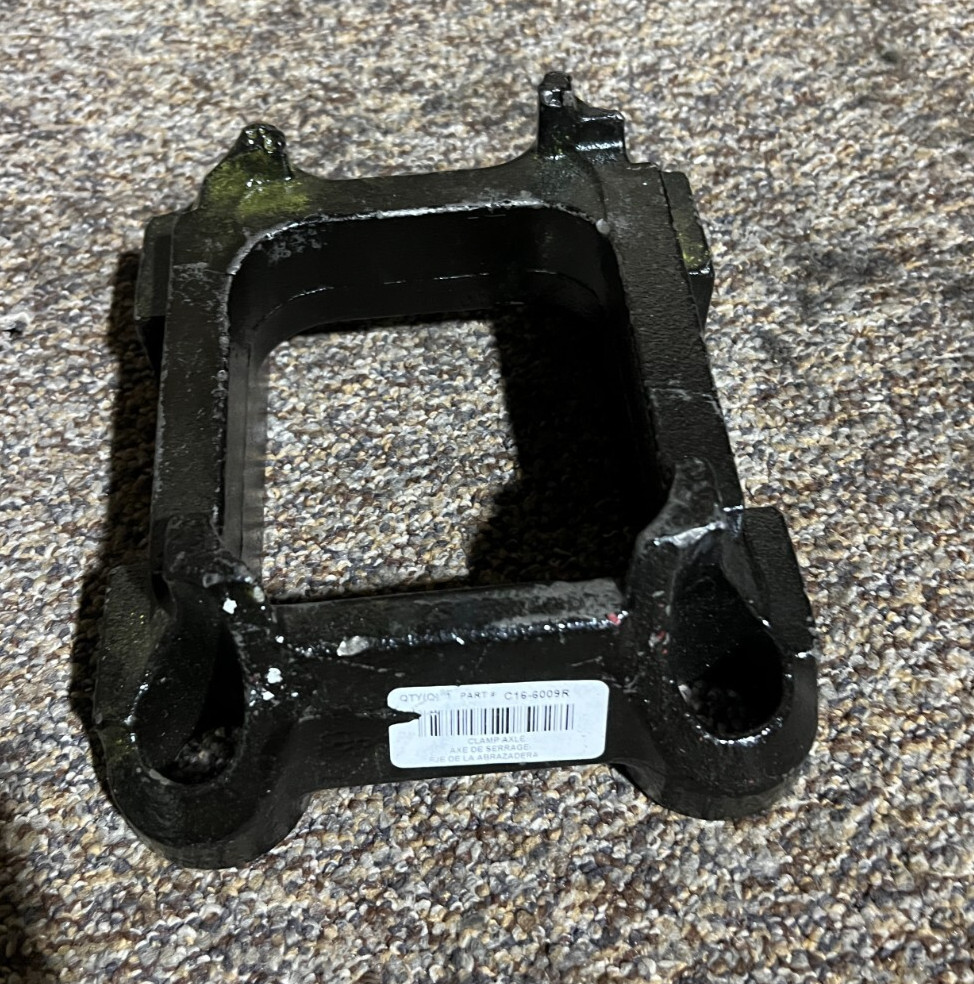 (QTY 1) C16-6009R Clamp Axle Air Trac RH Black FOR PETERBILT
