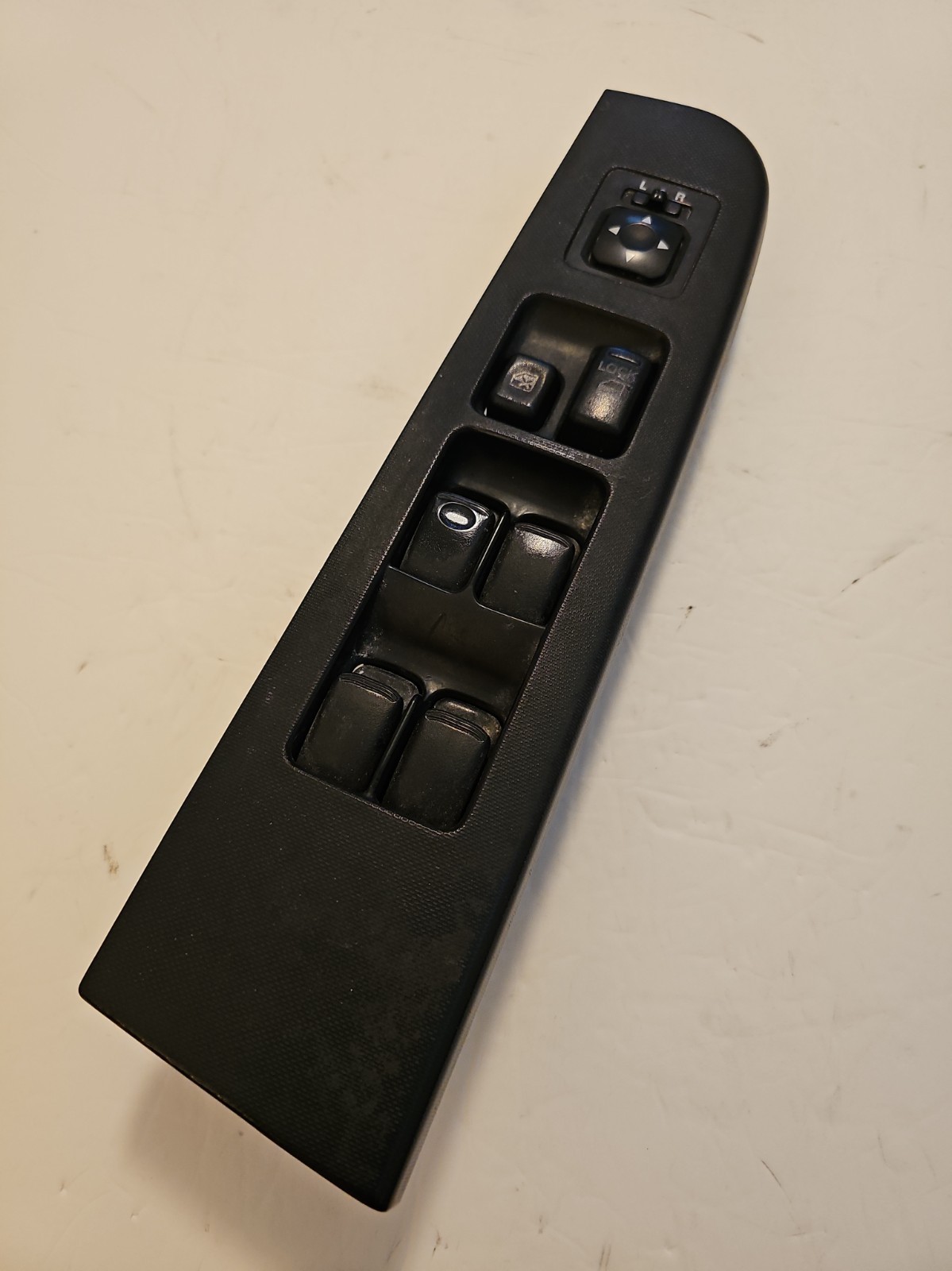 2004-2006 Mitsubishi Endeavor Master Power Window Control Switch OEM MR587866