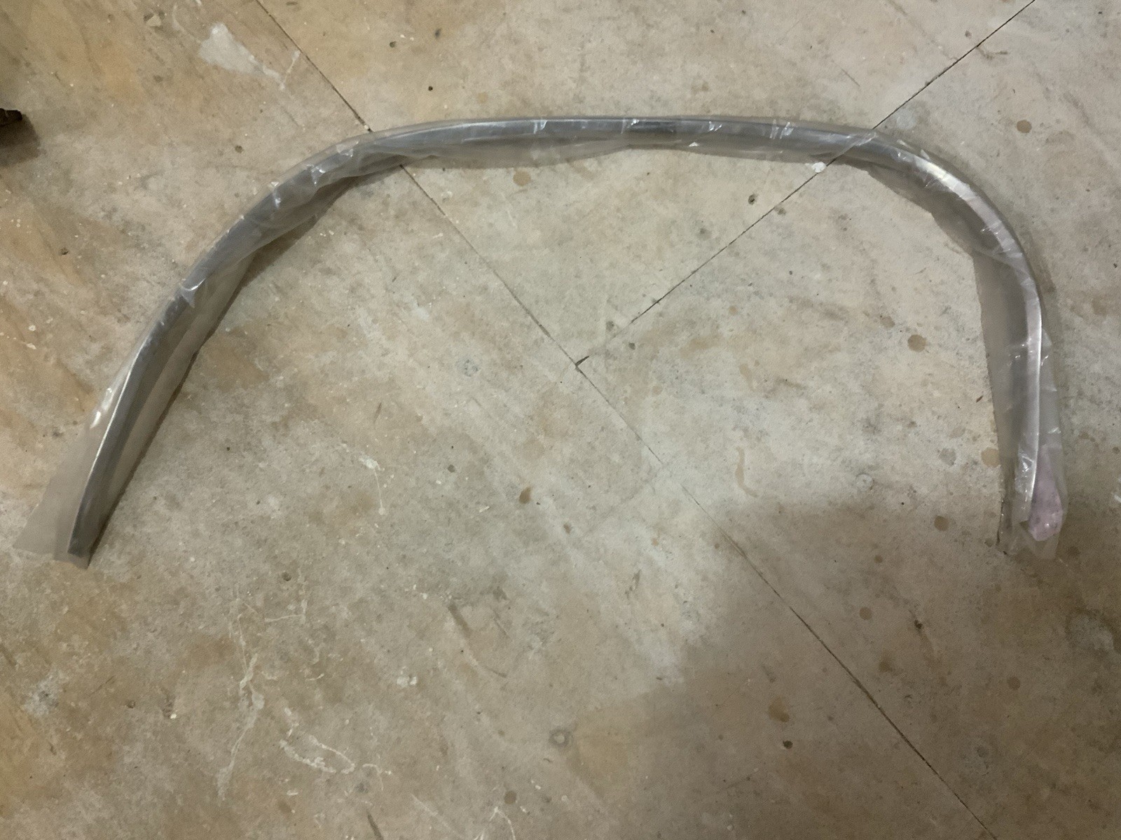 1967 1968 Pontiac B BODY NOS GM WHEEL WELL MOLDING 9793744 1967 1968 Pontiac B BODY NOS GM WHEEL WELL MOLDING 9793744