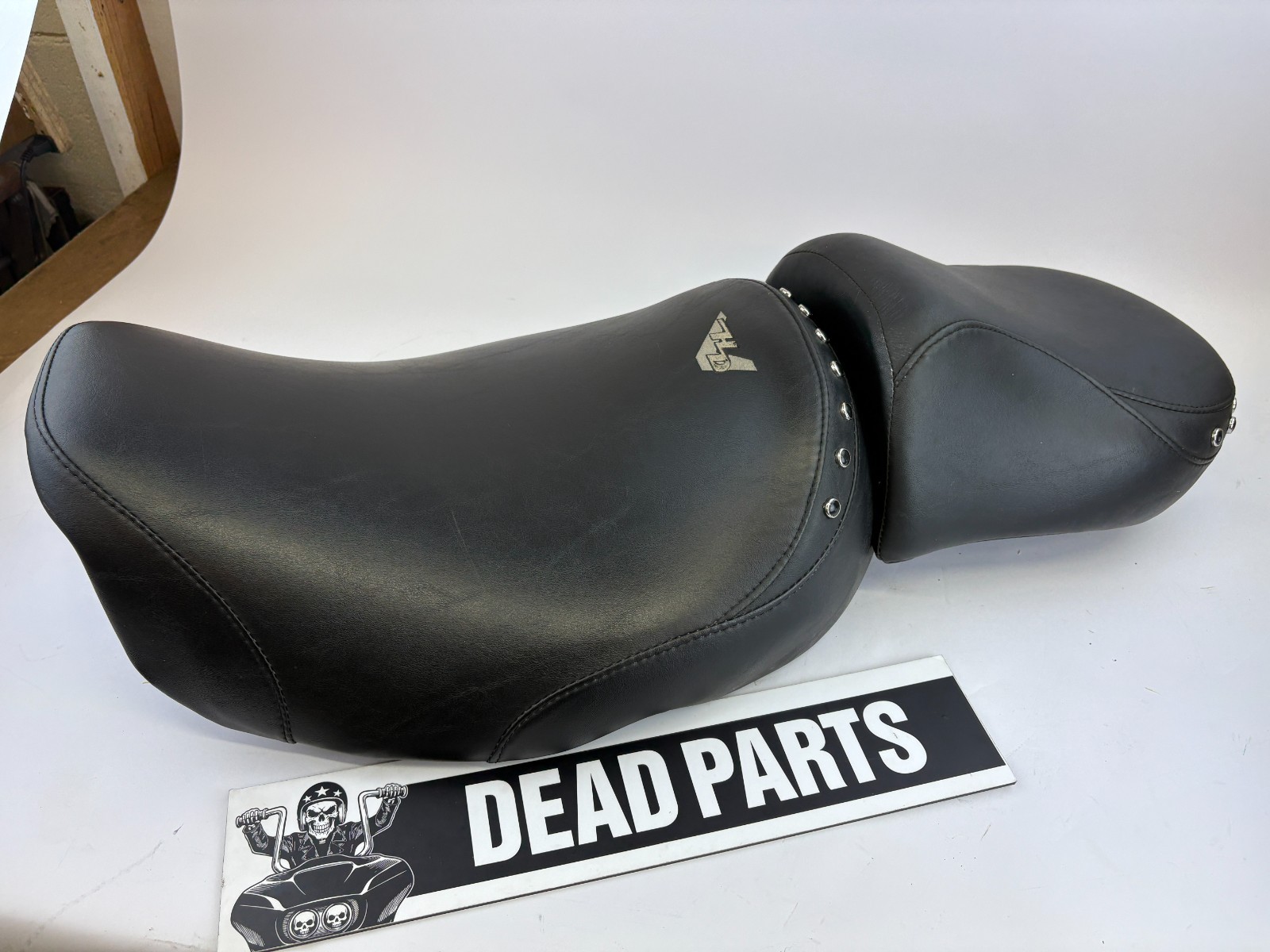 Harley nice 97-07 Roadking FLHR black studded 2 piece seat saddle
