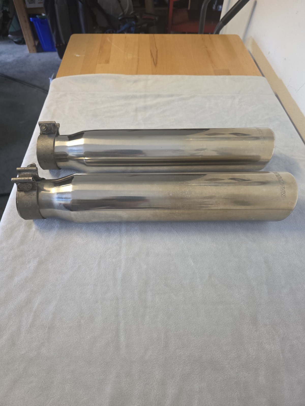 Magnaflow Exhaust Tips. Polished. Stainless Steel. 2.5 In. Inlet 3 In Outlet