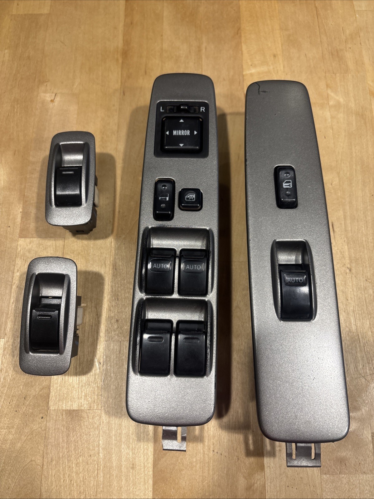 1996-2002 Toyota 4Runner Driver Passenger LH RH Master Window Switches Silver 1996-2002 Toyota 4Runner Driver Passenger LH RH Master Window Switches Silver