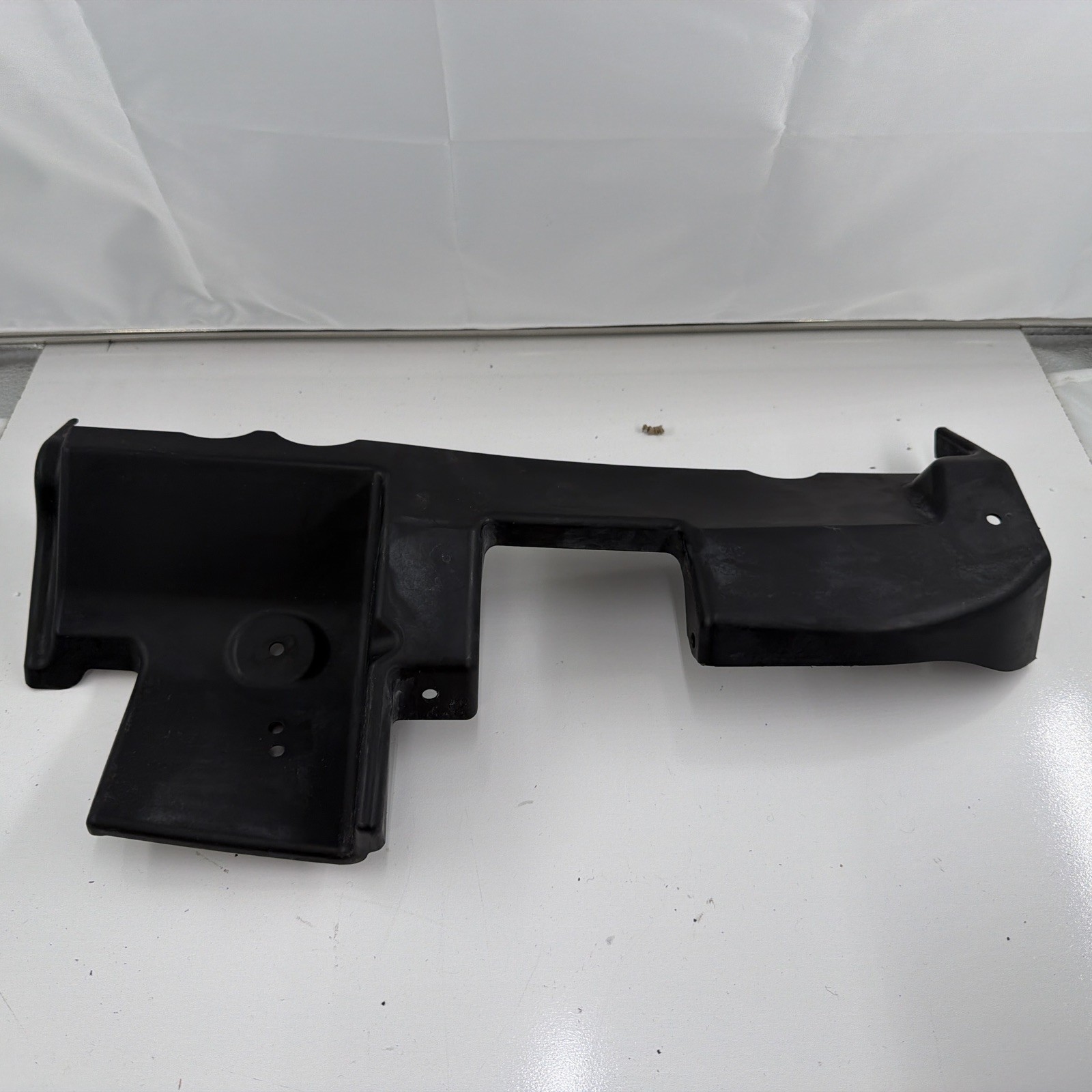 OEM 2013 Chevy Malibu Left Radiator Air Baffle Driver Side 22945358