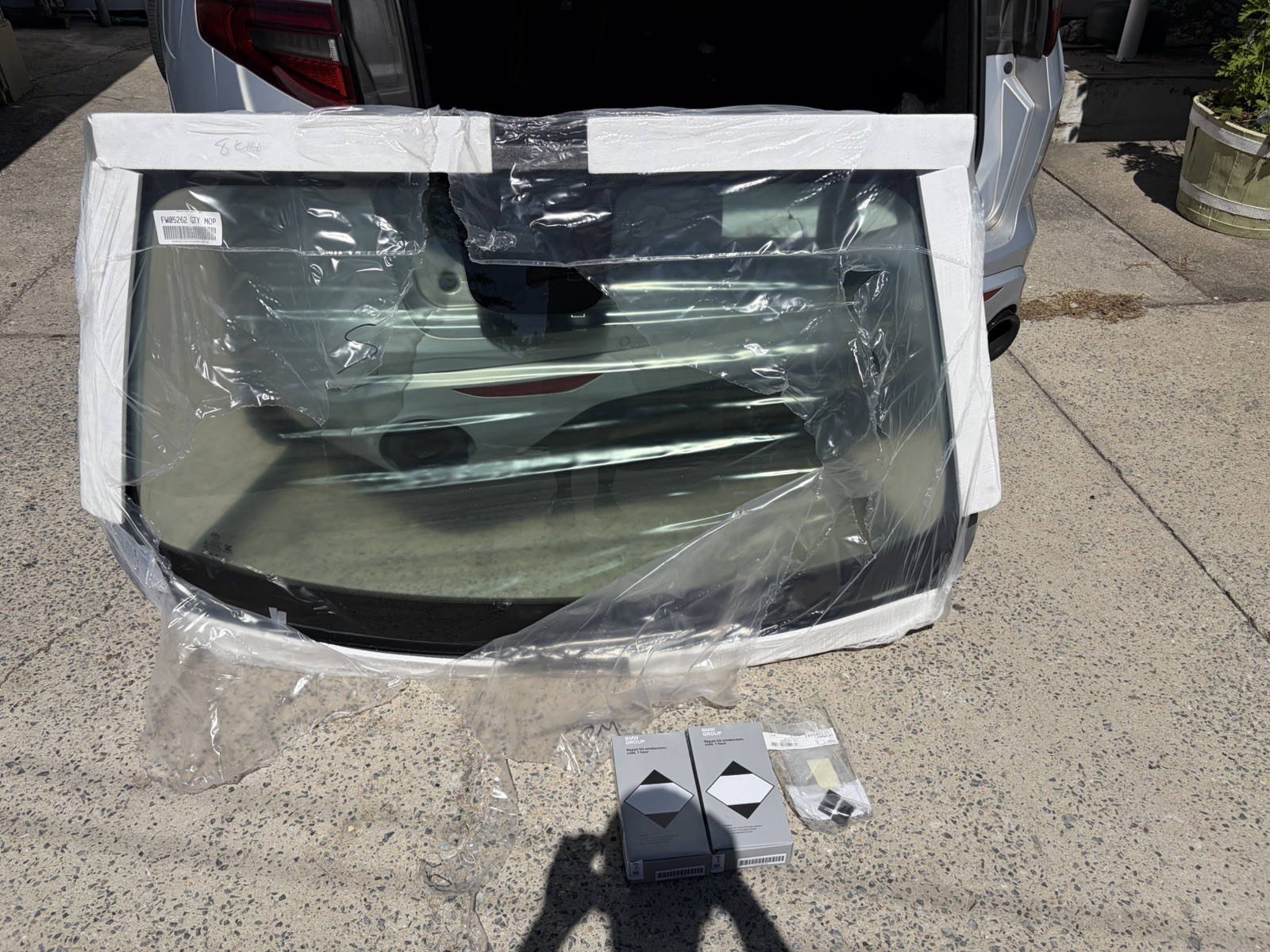 Original Alfa Romeo Stelvio Windshield, Authentic With All Necessary Sensors Original Alfa Romeo Stelvio Windshield, Authentic With All Necessary Sensors