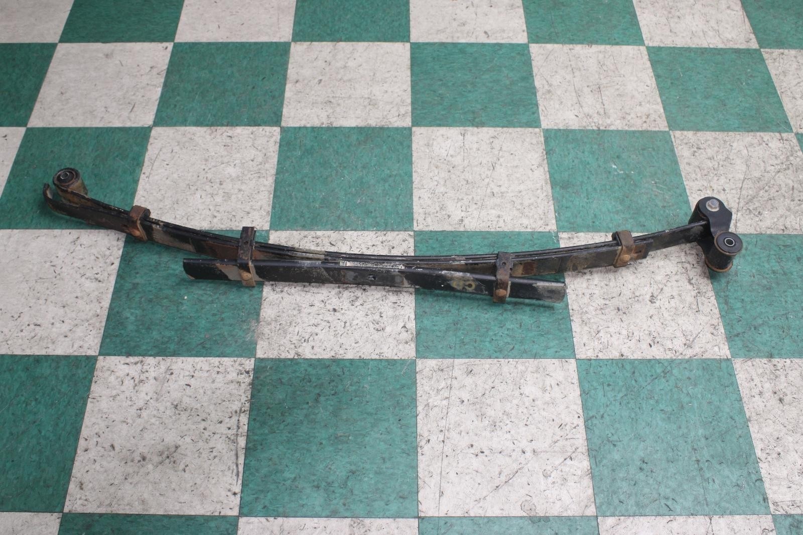 05-15 Tacoma Double Cab 4x2 RR Passenger Rear Three Leaf Spring Unit Assembly 05-15 Tacoma Double Cab 4x2 RR Passenger Rear Three Leaf Spring Unit Assembly