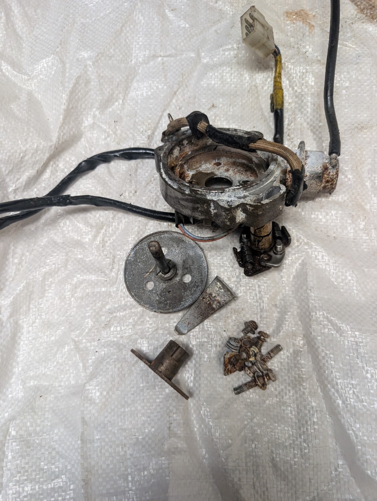 1979-81 YAMAHA XS1100 Points Plate Stator 2H7-81671-10-00 1979-81 YAMAHA XS1100 Points Plate Stator 2H7-81671-10-00