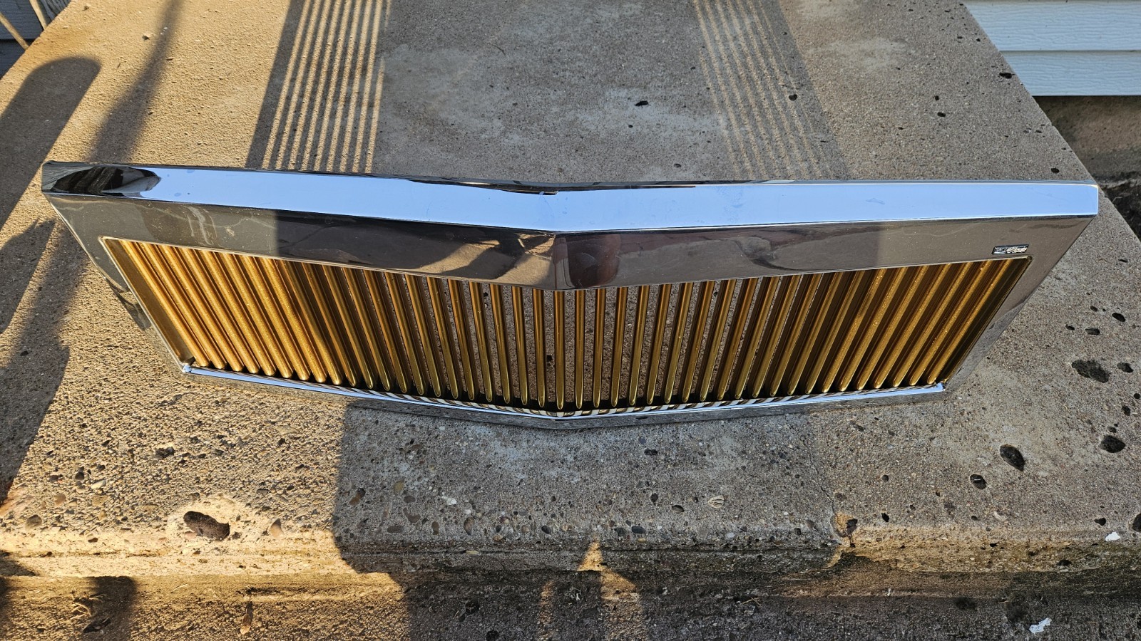 E&G Gold Front Grille 1998-2004 Cadillac Seville SLS, El Dorado