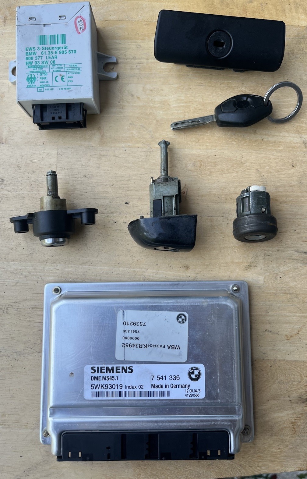 01-03 BMW E46 325i ENGINE ECU ECM IMMO IGNITION TRUNK DOOR LOCK KEY SET