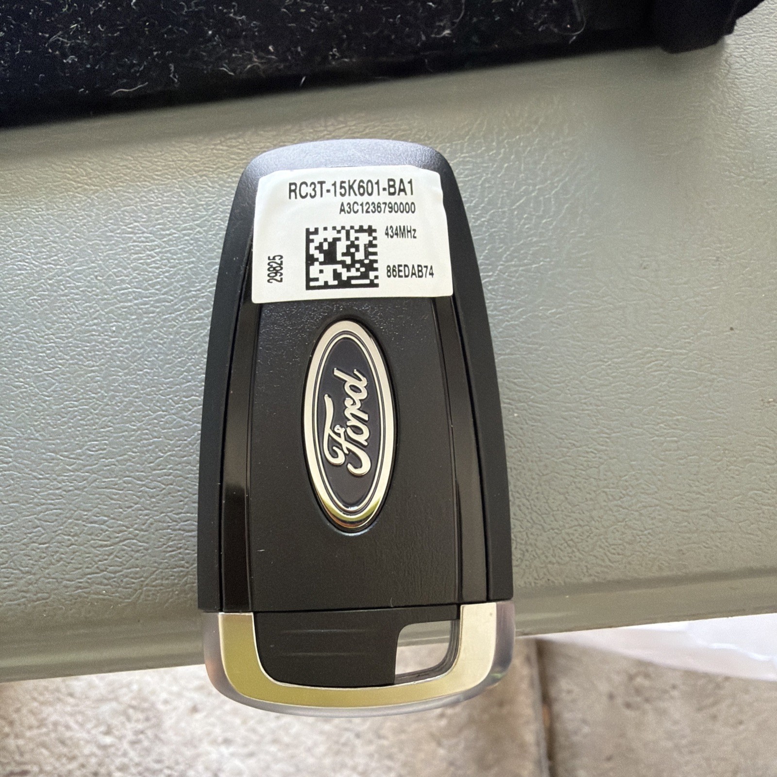 Ford RC3T-15K601-BA1 OEM 5 Button Key Fob Ford RC3T-15K601-BA1 OEM 5 Button Key Fob
