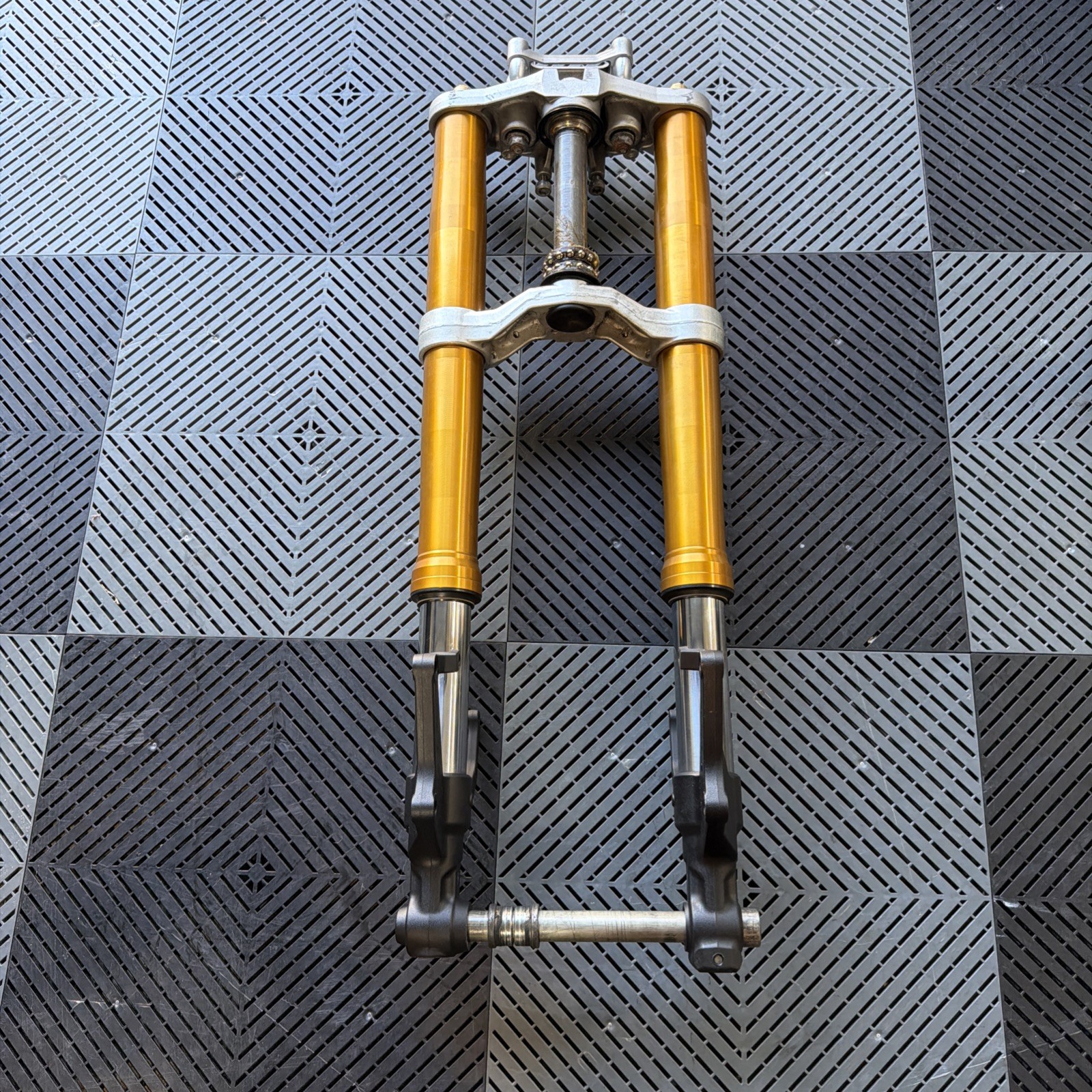 2006 - 2015 YAMAHA FZ1 FZ1S FRONT FORKS SHOCK SUSPENSION TRIPLE TREE STRAIGHT 06