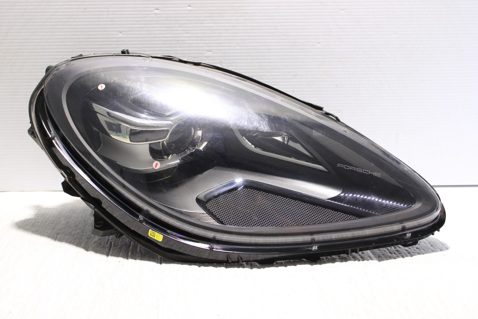 2019-2021 Porsche Macan Right Side LED Headlight Assembly OEM 95B941010AR