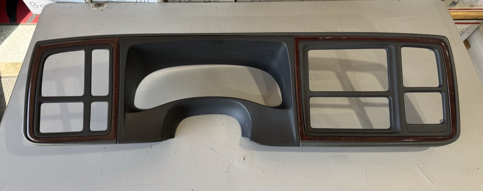 2003-2006 CADILLAC ESCALADE DASH BEZEL GENUINE OEM USED GM PART 15100030