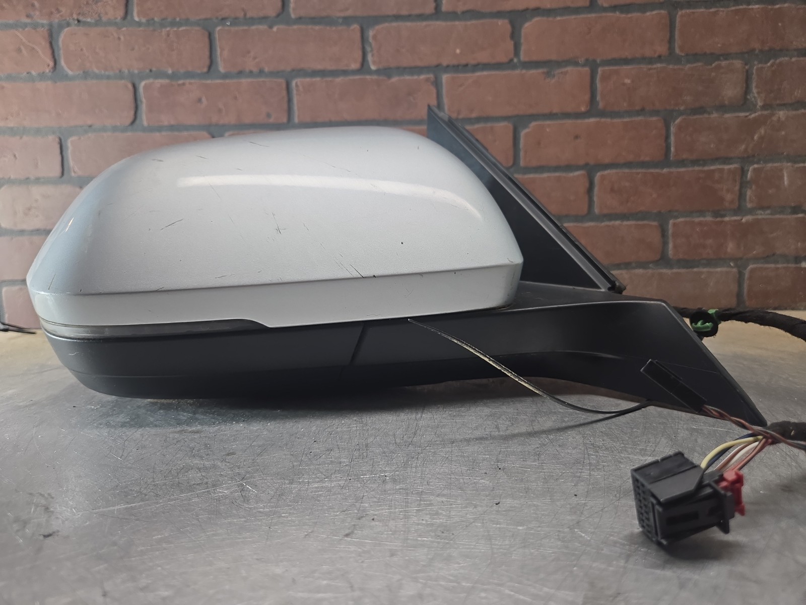 2018-2023 Volkswagen Atlas RH Passenger Blind Spot Signal 8WIRE Mirror OEM 2425L