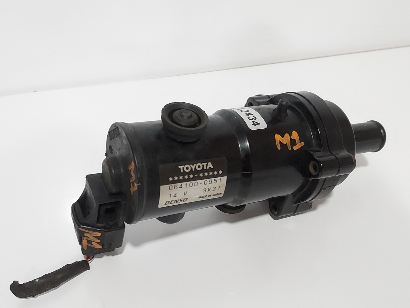2004-2009 Toyota Prius 1.5L Inverter Electric Water Pump Coolant 064100-0951 OEM