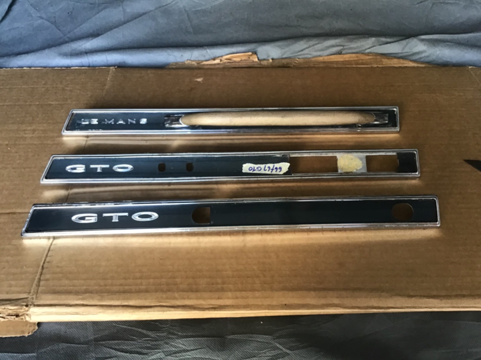 1967 PONTIAC GTO LEMANS DASH GRAB HANDLE AND TRIM BLACK INTERIOR TRIM GLOVE BOX 1967 PONTIAC GTO LEMANS DASH GRAB HANDLE AND TRIM BLACK INTERIOR TRIM GLOVE BOX