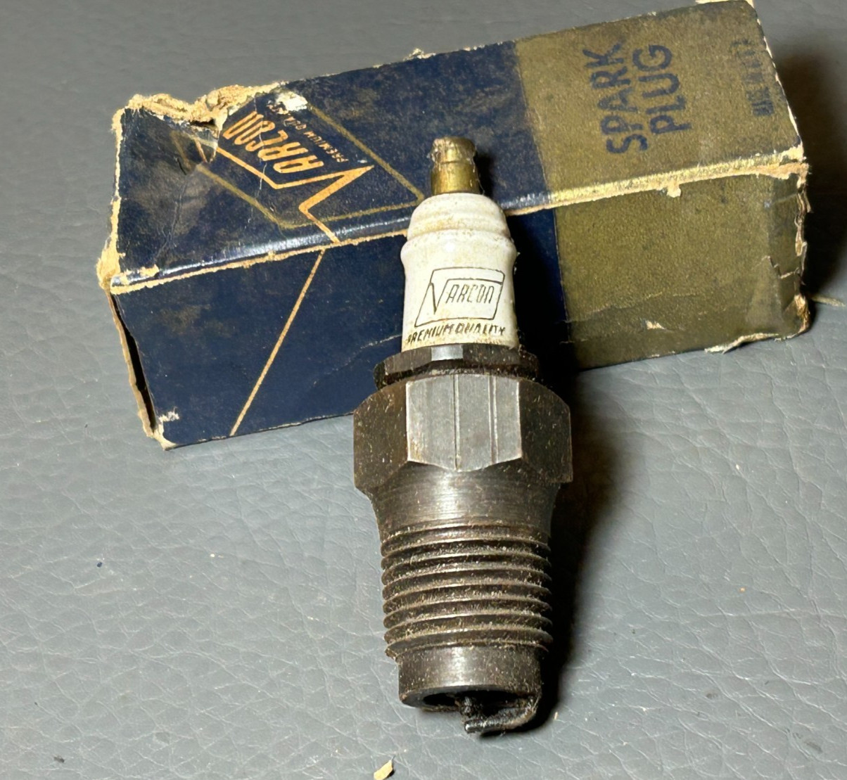 Vintage Antique Gambles Varcon TF Spark Plug with Damaged Box Vintage Antique Gambles Varcon TF Spark Plug with Damaged Box