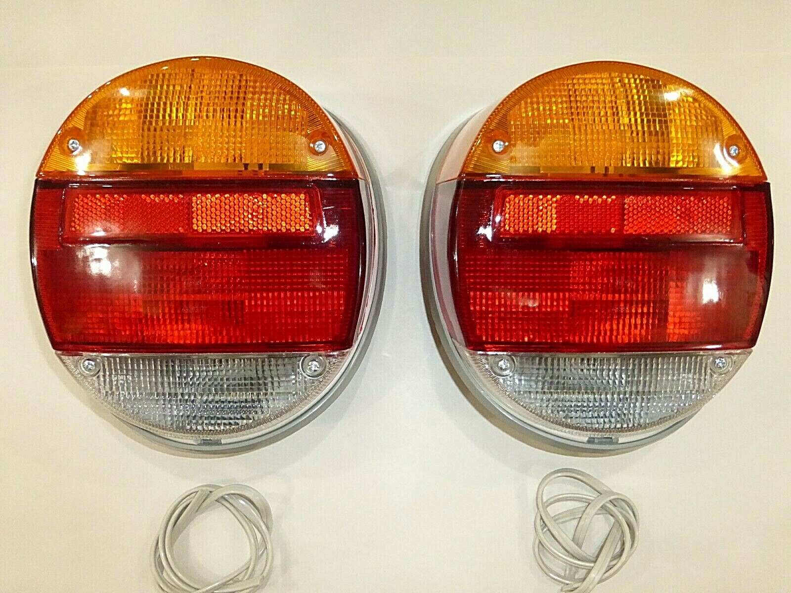 VW BUG & SUPER BEETLE 1973-1979 TAIL LIGHTS VOLKSWAGEN TYPE 1  UNIVERSAL L & R