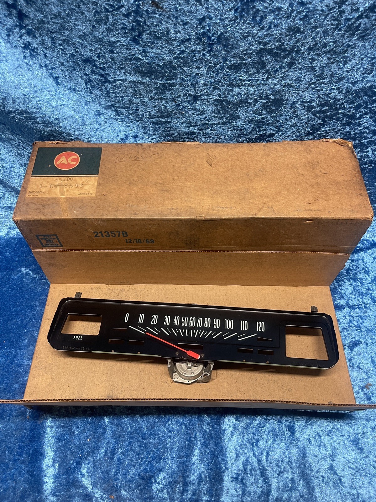 Nos 6496615 69-74 Nova Speedometer, 120 MPH, w/o Console Gauges new old stock GM