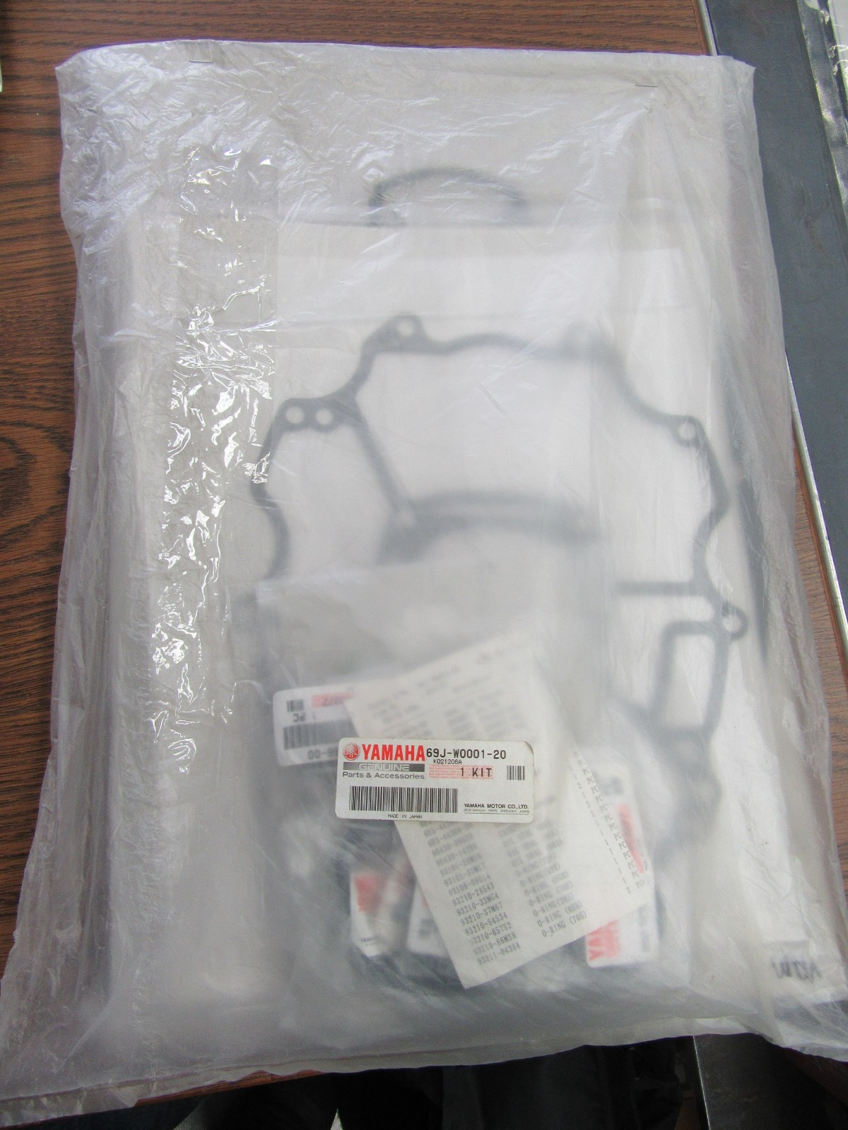 Yamaha LOWER UNIT GASKET KIT 69J-W0001-20-00 OEM NEW F200,F225 2002-2003 Yamaha LOWER UNIT GASKET KIT 69J-W0001-20-00 OEM NEW F200,F225 2002-2003
