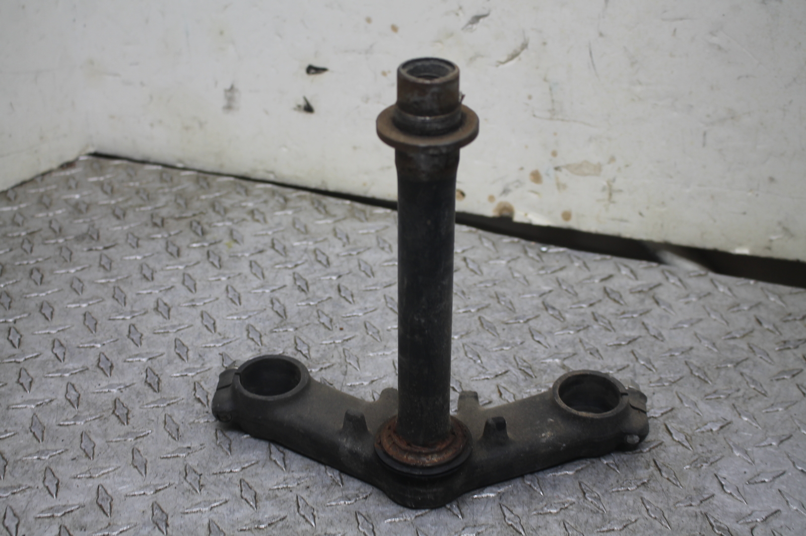 87-96 KAWASAKI NINJA 500 Lower triple tree fork clamp