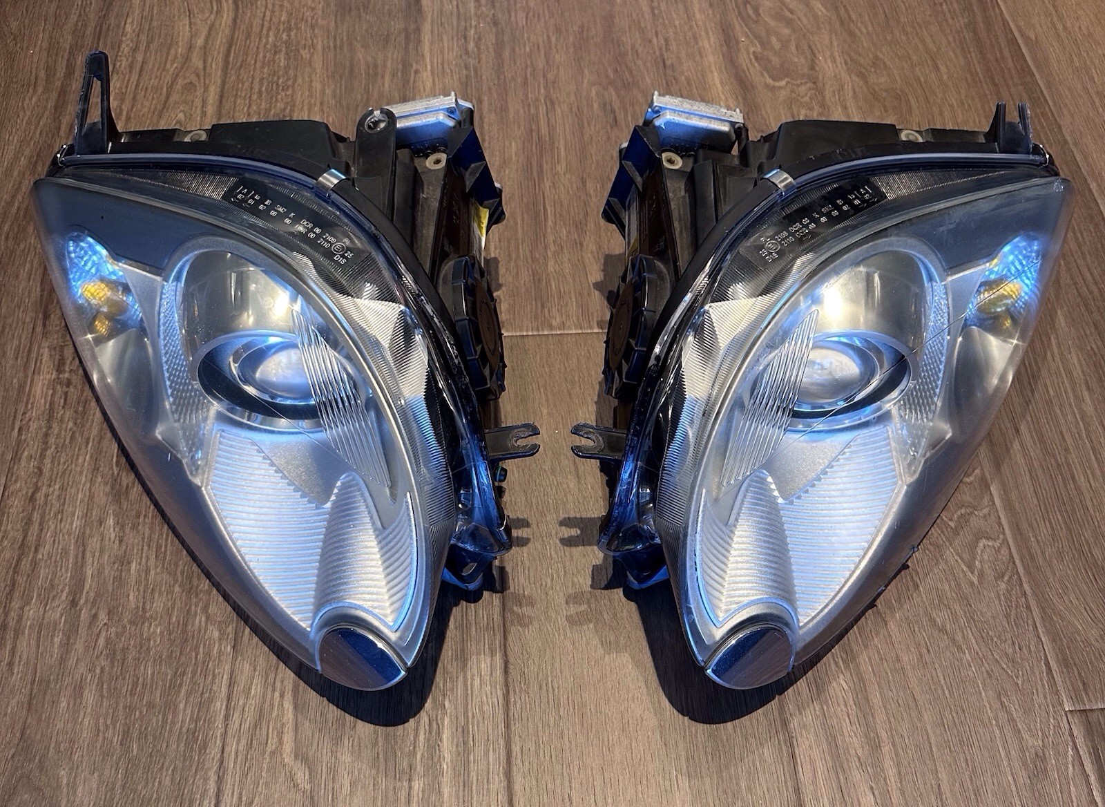 07-11 Jaguar XKR RH and LH Xenon Headlight Assembly (AFS Not Working/Parts Only) 07-11 Jaguar XKR RH and LH Xenon Headlight Assembly (AFS Not Working/Parts Only)