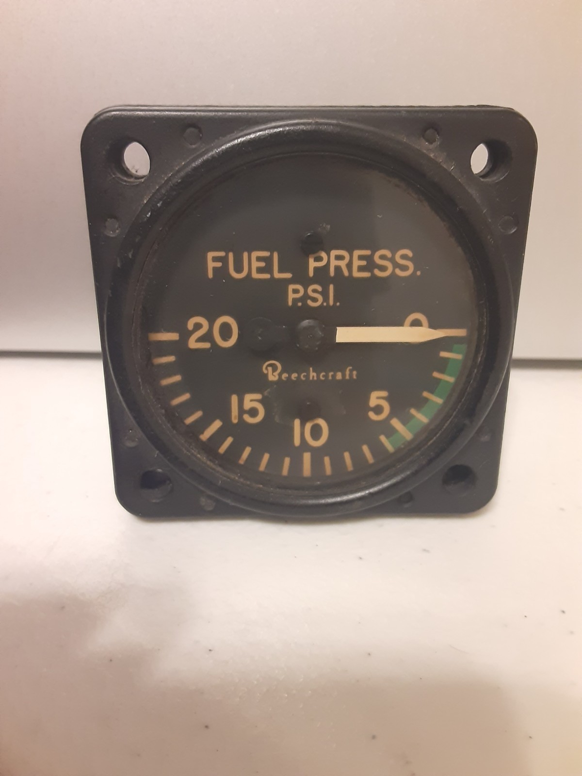 BEECHCRAFT FUEL PRESSURE INDICATOR 20 PSI P/N 22-869-09-1A