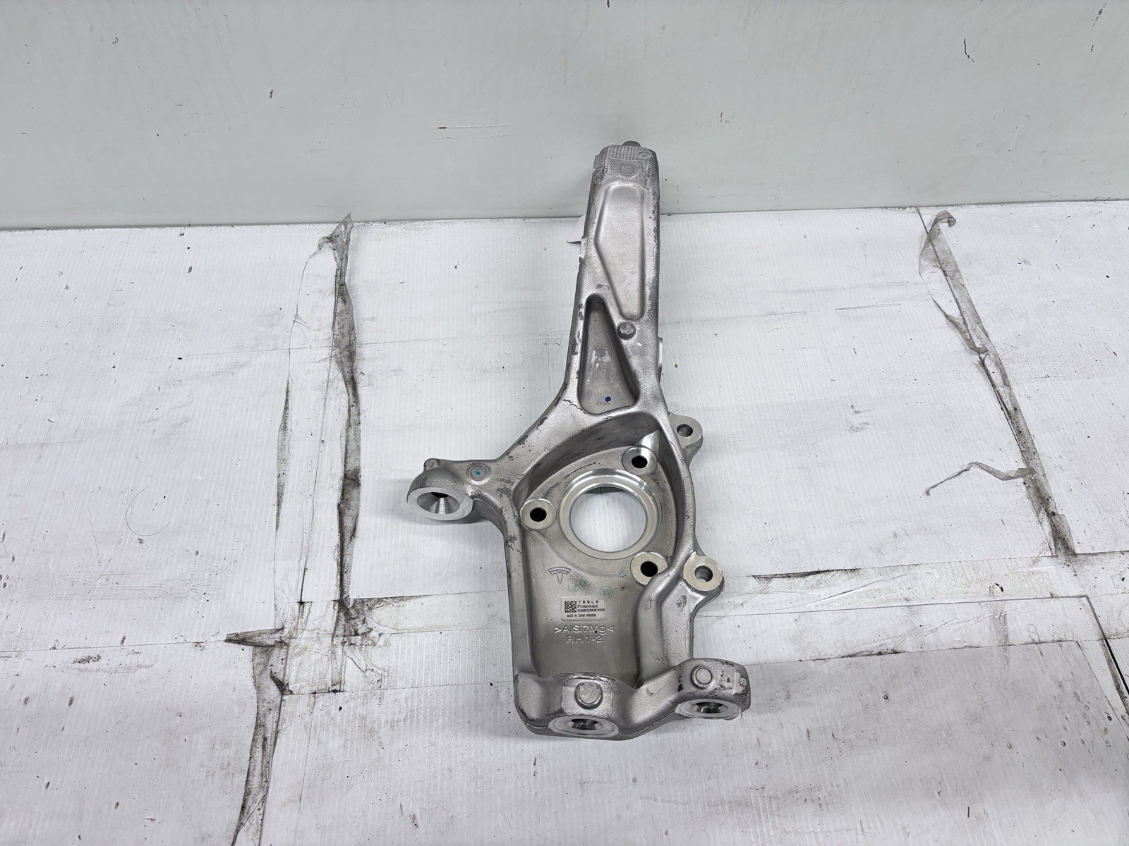 2017-2023 Teala Model 3 Front Right Knuckle Spindle Hub OEM Genuine 1044316-00-E 2017-2023 Teala Model 3 Front Right Knuckle Spindle Hub OEM Genuine 1044316-00-E