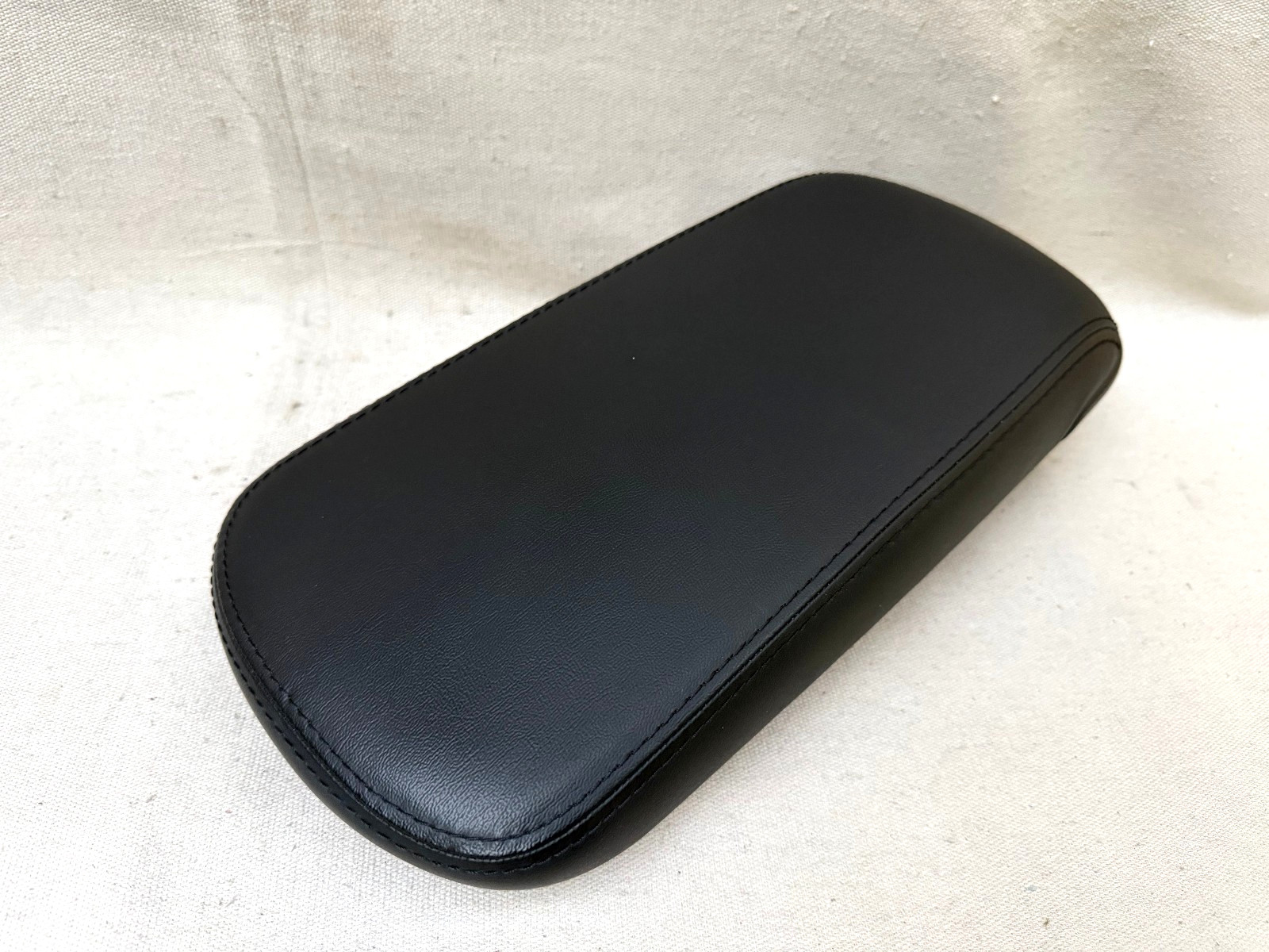NICE 2011-2014 Chrysler 200 Center Console Armrest Lid Black Leather - OEM NICE 2011-2014 Chrysler 200 Center Console Armrest Lid Black Leather - OEM