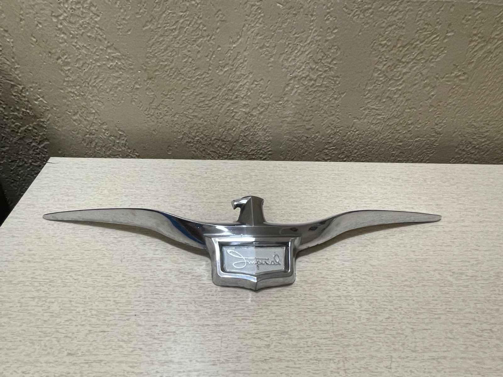 VINTAGE 1957 Chrysler Imperial “EAGLE” Large Hood Emblem ORNAMENT VINTAGE 1957 Chrysler Imperial “EAGLE” Large Hood Emblem ORNAMENT