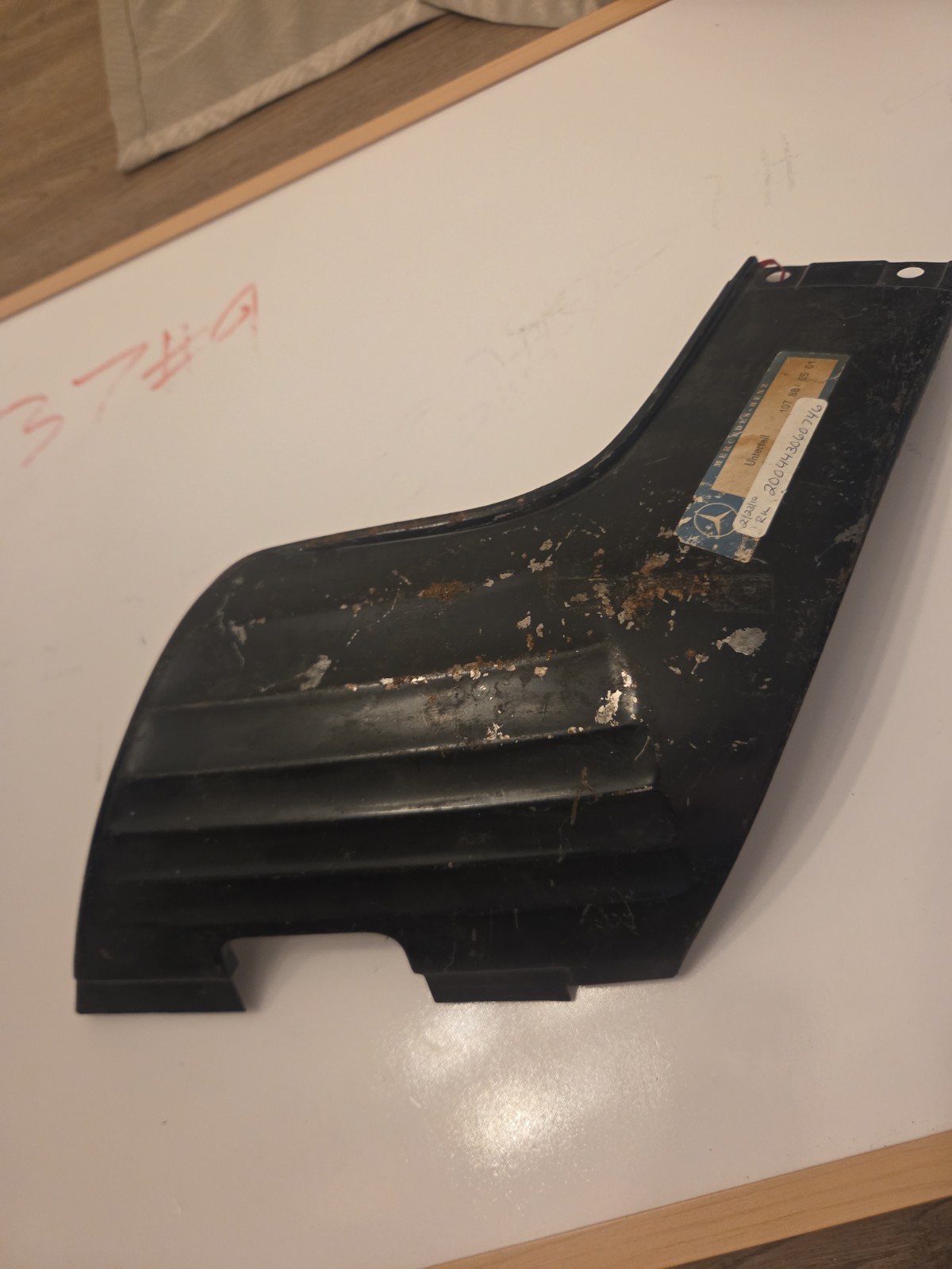 NEU NOS Mercedes W107 R107 C107 Kotfluegel Unterteil LINKS Fender Valence LH OEM NEU NOS Mercedes W107 R107 C107 Kotfluegel Unterteil LINKS Fender Valence LH OEM