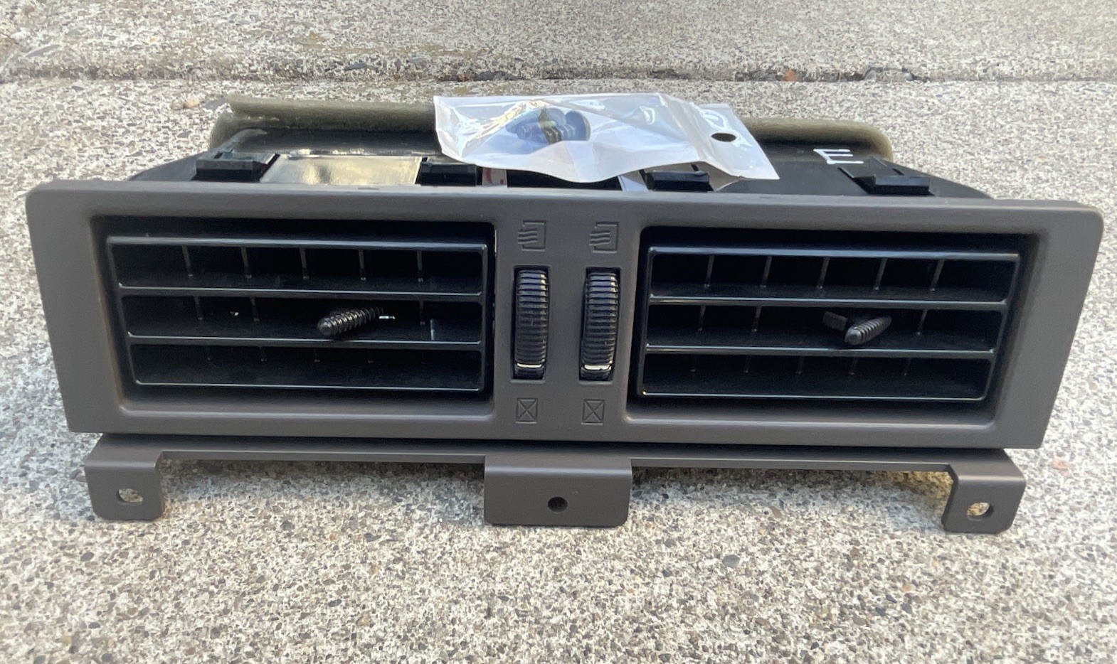 86-93 Nissan Hardbody D21 Center AC Vent Blue OEM Dash A/C Vents 1986-1993