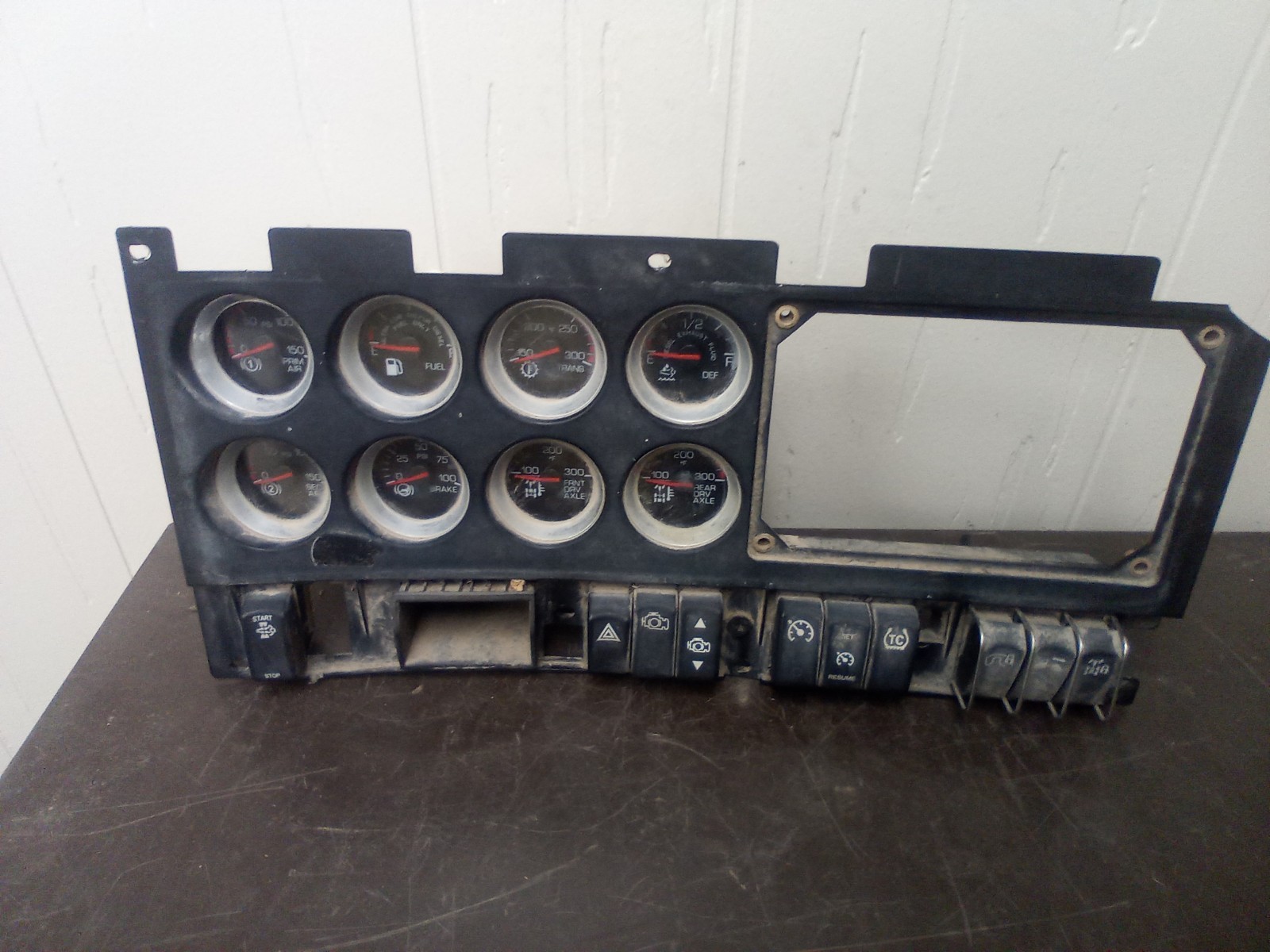 Kenworth T660 Instrument Cluster P/N S64-1196-1081 Kenworth T660 Instrument Cluster P/N S64-1196-1081