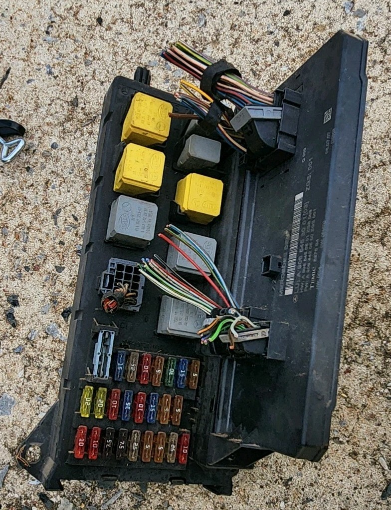 2007-09 Mercedes Benz Sprinter Fuse Box SAM Control Module Computer A9065453001