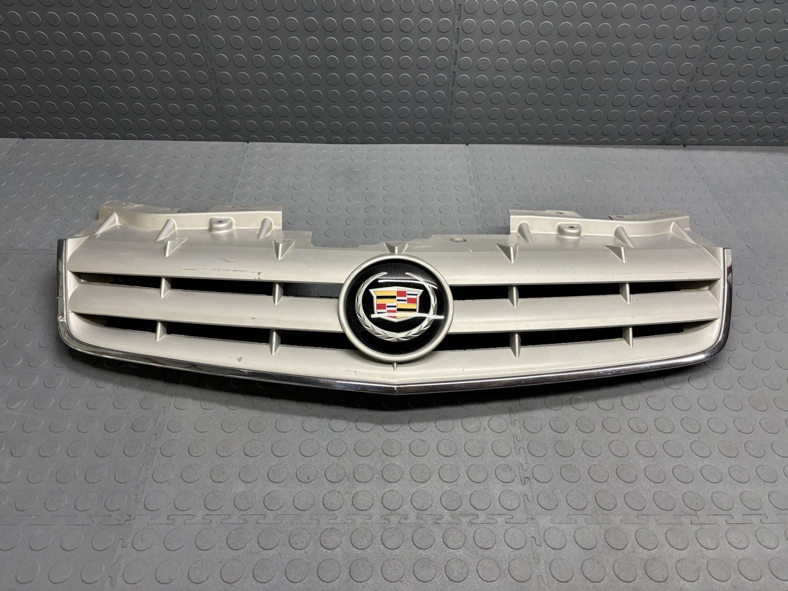 2005 2006 2007 CADILLAC STS GRILL GRILLE WITH ADAPTIVE CRUISE RARE 2005 2006 2007 CADILLAC STS GRILL GRILLE WITH ADAPTIVE CRUISE RARE
