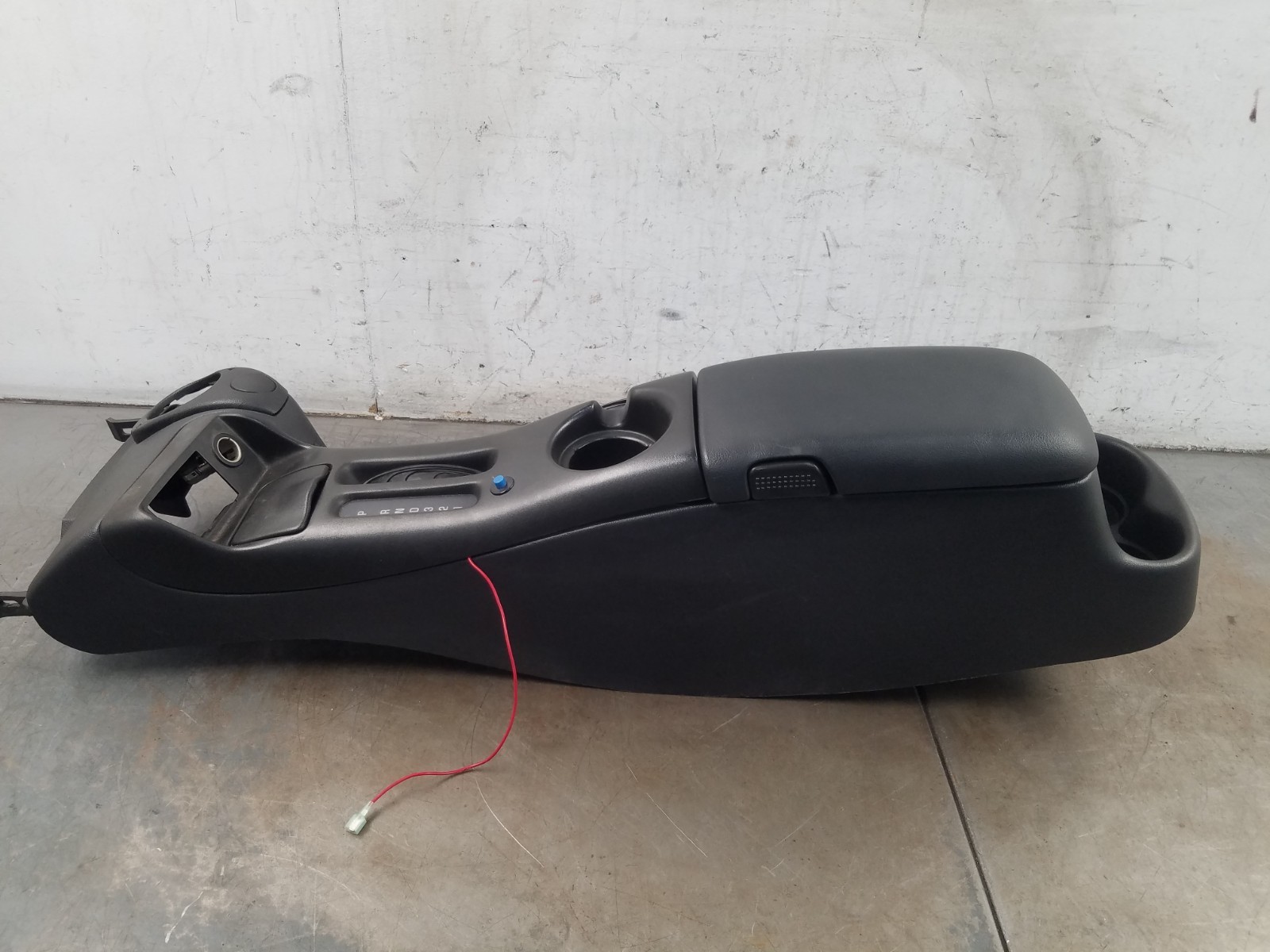 2002 Pontiac Trans Am  Center Console / Armrest #7623 Y4