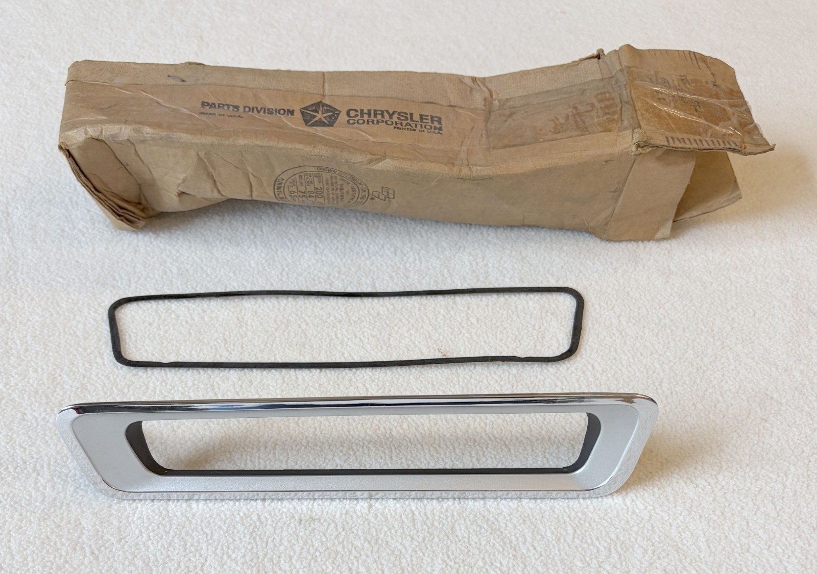NOS MoPar 1970-71 Dodge Polara Monaco DS Left Cornering Lamp Bezel 2dr 4dr 