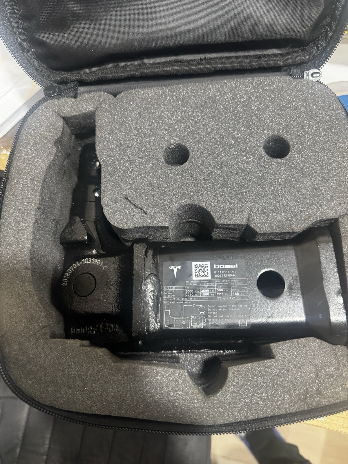 OEM Tesla Model X / Y Tow Hitch Package Receiver & Wiring Harness Kit with Case OEM Tesla Model X / Y Tow Hitch Package Receiver & Wiring Harness Kit with Case