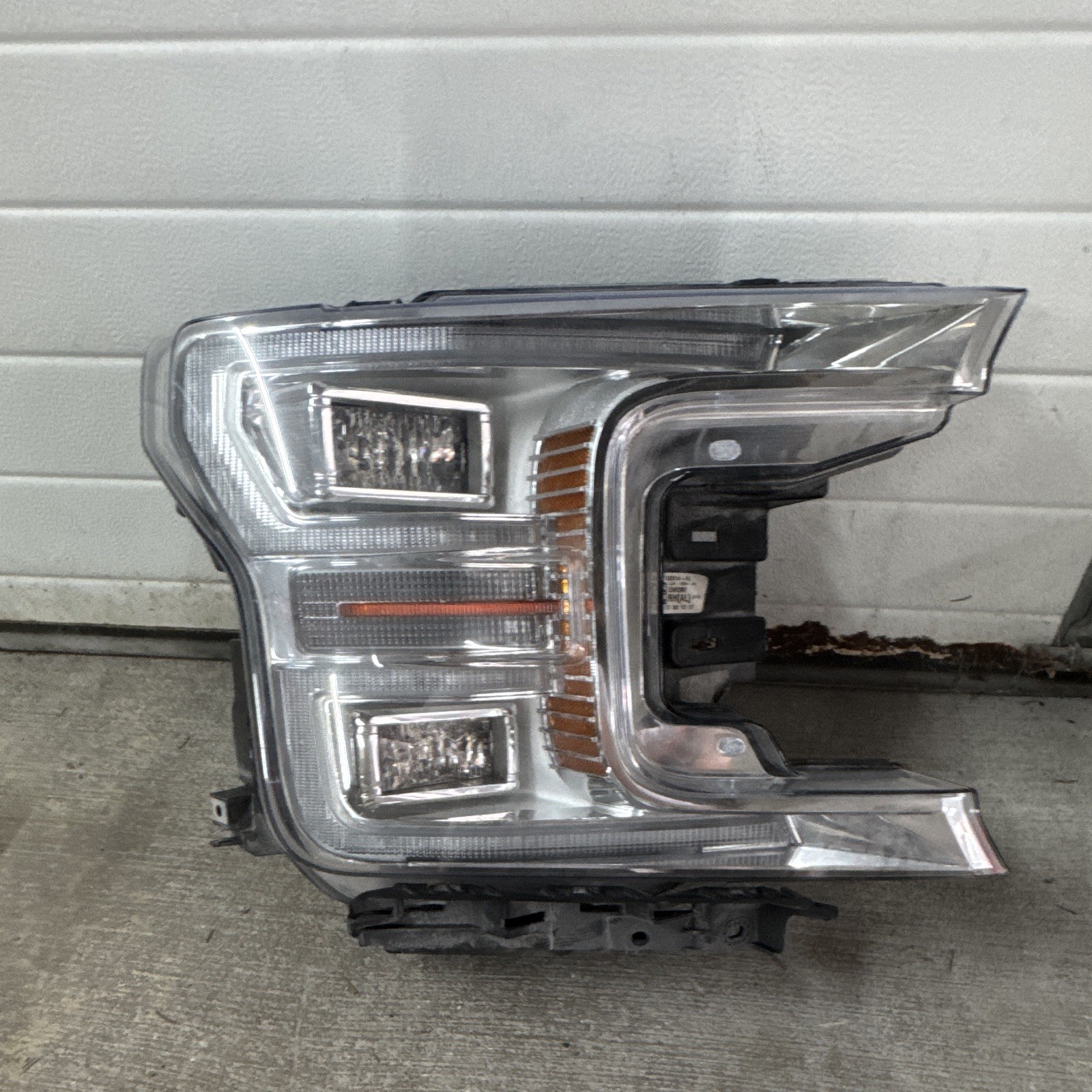 2018 Foreign Platinum, Led Headlight Oem Right Side In Like New Condition  2018 Foreign Platinum, Led Headlight Oem Right Side In Like New Condition 