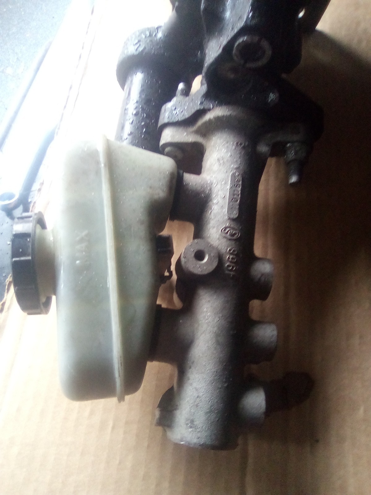 99-04 Ford Mustang GT Hydro Boost Master Cylinder YR33-2B559-BA LOC112DG 99-04 Ford Mustang GT Hydro Boost Master Cylinder YR33-2B559-BA LOC112DG