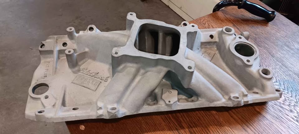 EDELBROCK TORKER 2-R BBC CHEVY 454 V8 RECTANGULAR PORT BIG BLOCK INTAKE MANIFOLD