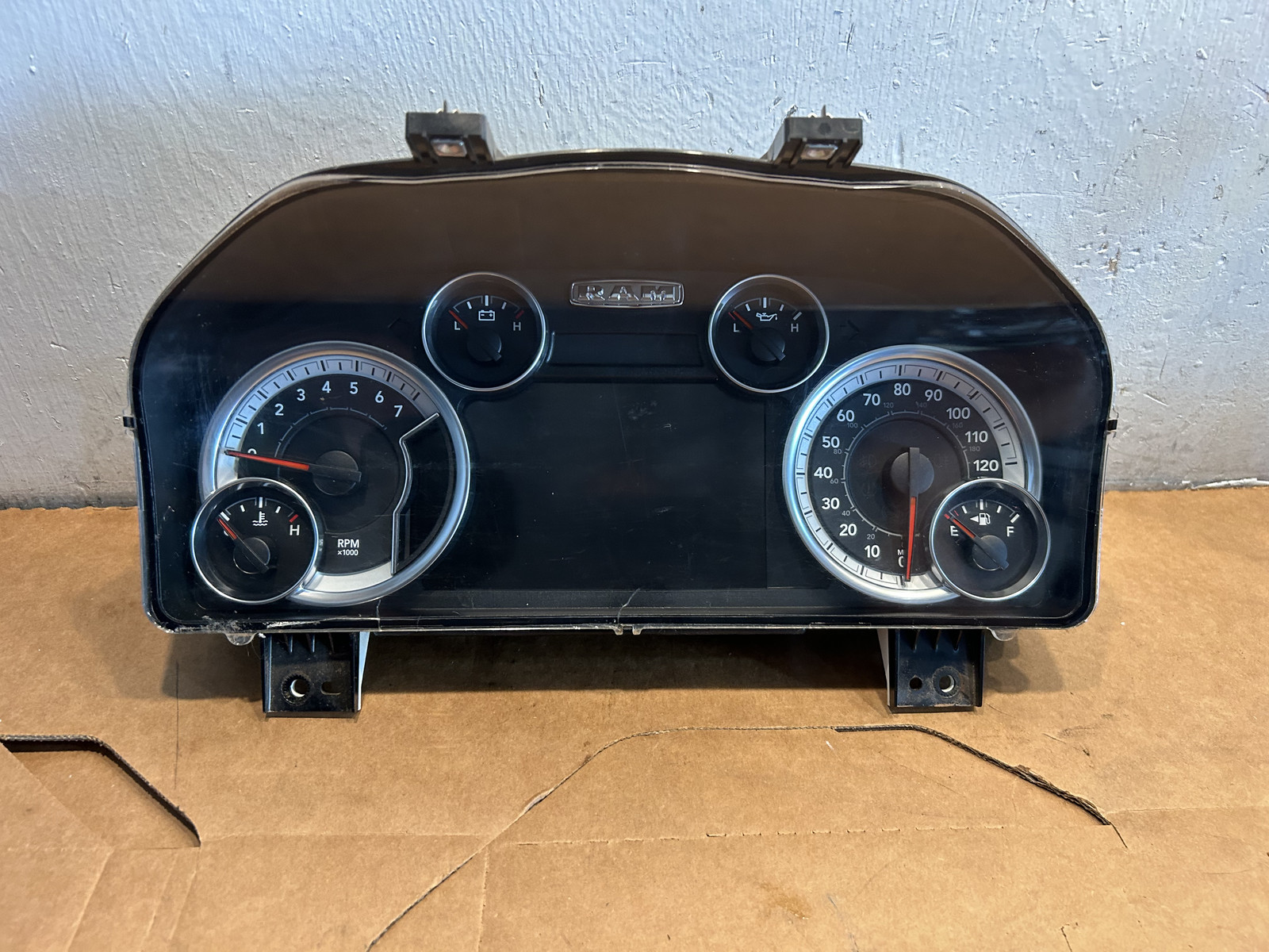 2013-2017 Dodge Ram 1500 SLT peedometer Cluster MPH Information Display Screen 2013-2017 Dodge Ram 1500 SLT peedometer Cluster MPH Information Display Screen