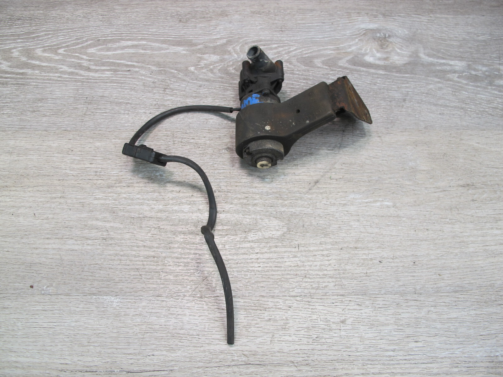 75-85 MERCEDES W123 AUXILIARY AUX COOLANT WATER RECIRCULATION PUMP OEM