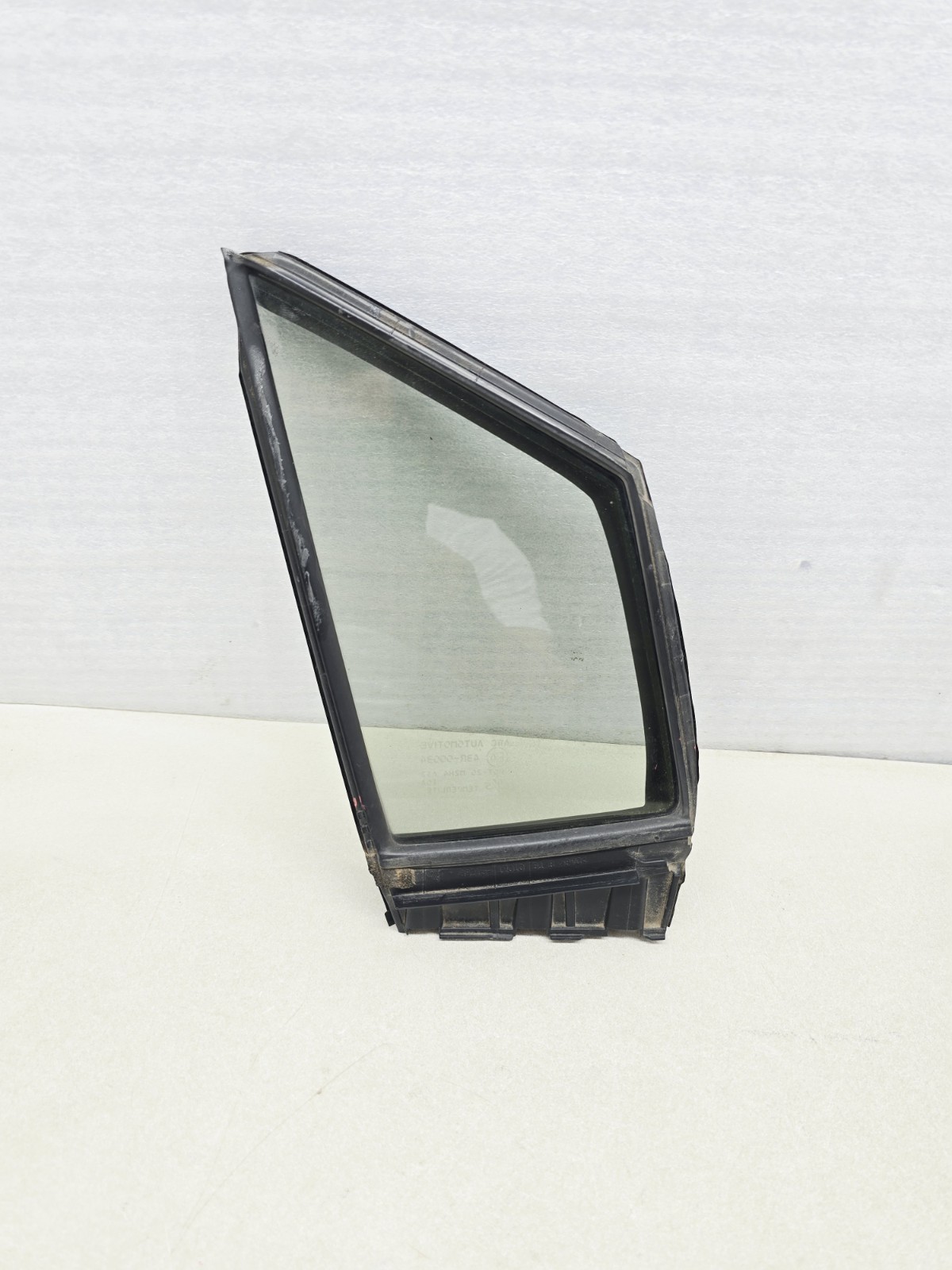 2020-2024 TOYOTA COROLLA SEDAN RIGHT FRONT DOOR VENT GLASS OEM 